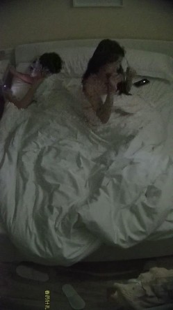 酒店针孔偷拍帅气男大操可爱长裙女孩最后用舌头舔她无毛穴 截图16