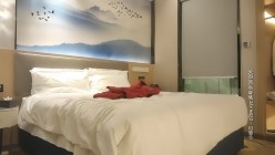 一屌探花_鸭哥代班红衣牛仔裤短发美女，一对天然超大奶真吸睛，后入推车正对镜头看点满满 截图2