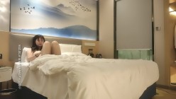 一屌探花_鸭哥代班红衣牛仔裤短发美女，一对天然超大奶真吸睛，后入推车正对镜头看点满满 截图10