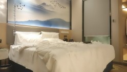 一屌探花_鸭哥代班红衣牛仔裤短发美女，一对天然超大奶真吸睛，后入推车正对镜头看点满满 截图15