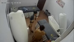 黑客破解美容院摄像头 偷拍女顾客脱光衣服激光雷射.脱毛护理 截图1