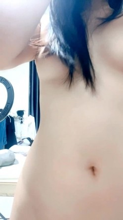 黑丝露脸风骚学妹享受小哥的舔逼服务真刺激，各种舔弄大鸡巴激情上位啪啪，直顶花心浪叫呻吟不止表情好骚啊 截图5