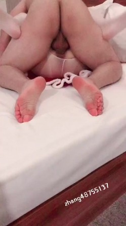 推特网红苏州昆山极品NTR夫妻【泣妻器骑】私拍乱斗，外柔内骚长腿翘臀找单男3P前后夹击极度反差 截图8