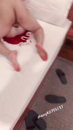 推特网红苏州昆山极品NTR夫妻【泣妻器骑】私拍乱斗，外柔内骚长腿翘臀找单男3P前后夹击极度反差 截图11