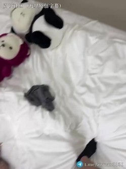 近期万人求档「Akyyds」高颜值精神小妹母狗带闺蜜双飞，一个有颜值，一个有奶子 截图1