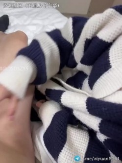 近期万人求档「Akyyds」高颜值精神小妹母狗带闺蜜双飞，一个有颜值，一个有奶子 截图4