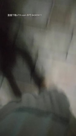 说话声嗲嗲的有点大幂的感觉的KTV长腿妹纸午夜户外勾搭牛仔裤屌丝男野战 竟无套直接操 还被内射 高清源码录制 截图1