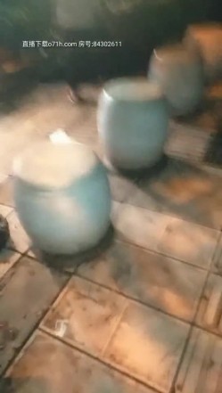说话声嗲嗲的有点大幂的感觉的KTV长腿妹纸午夜户外勾搭牛仔裤屌丝男野战 竟无套直接操 还被内射 高清源码录制 截图2