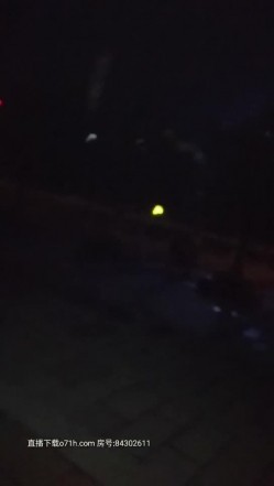 说话声嗲嗲的有点大幂的感觉的KTV长腿妹纸午夜户外勾搭牛仔裤屌丝男野战 竟无套直接操 还被内射 高清源码录制 截图3
