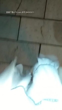 说话声嗲嗲的有点大幂的感觉的KTV长腿妹纸午夜户外勾搭牛仔裤屌丝男野战 竟无套直接操 还被内射 高清源码录制 截图5