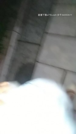 说话声嗲嗲的有点大幂的感觉的KTV长腿妹纸午夜户外勾搭牛仔裤屌丝男野战 竟无套直接操 还被内射 高清源码录制 截图7
