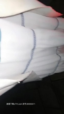 说话声嗲嗲的有点大幂的感觉的KTV长腿妹纸午夜户外勾搭牛仔裤屌丝男野战 竟无套直接操 还被内射 高清源码录制 截图16