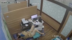 《妇产科监控破解》多位美女少妇张开大腿让医生又抠又摸检查阴道 截图4