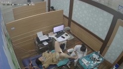 《妇产科监控破解》多位美女少妇张开大腿让医生又抠又摸检查阴道 截图7
