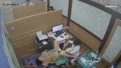 《妇产科监控破解》多位美女少妇张开大腿让医生又抠又摸检查阴道 截图8