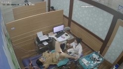 《妇产科监控破解》多位美女少妇张开大腿让医生又抠又摸检查阴道 截图9