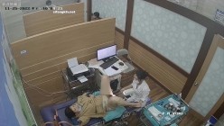 《妇产科监控破解》多位美女少妇张开大腿让医生又抠又摸检查阴道 截图11
