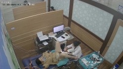 《妇产科监控破解》多位美女少妇张开大腿让医生又抠又摸检查阴道 截图13