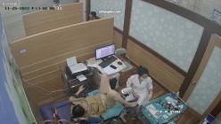 《妇产科监控破解》多位美女少妇张开大腿让医生又抠又摸检查阴道 截图16