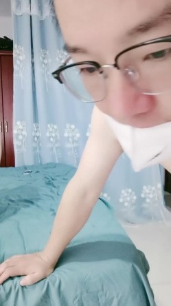 持久大哥大战风骚的黑丝少妇，全程露脸激情啪啪，无套激情抽插各种体位爆草蹂躏，直接内射骚穴看精液流出 截图9