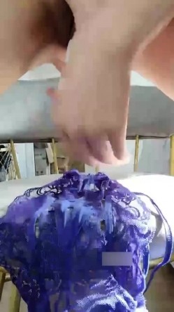 极品推特淫荡生物老师 闵儿 L友定制圣水丝袜奶茶 排卵期自慰超多粘稠白浆打包原味内裤 截图10