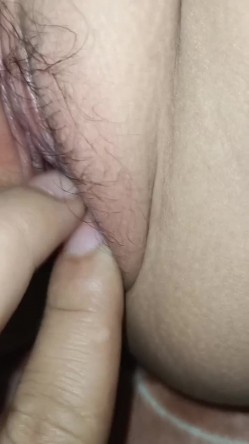 《百度云泄密》漂亮的眼镜妹和男友之间的私密视讯被友人曝光 截图7