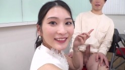 STARS-909 ‘THE即尺！’ 突撃！突然チ○コをおしゃぶりしまくるフェラ大好きお姉さん！ 唾液だらだらディープスロート＆トルネードフェラでたっぷり射精 本庄鈴 截图15