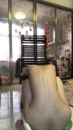 《字母圈顶级大神 ️极限调教阴环骚母狗》震撼全网露脸反差婊体验各种虐阴虐肛，玩法花样多，吃屎喝尿啪啪生殖器各种操作 截图6