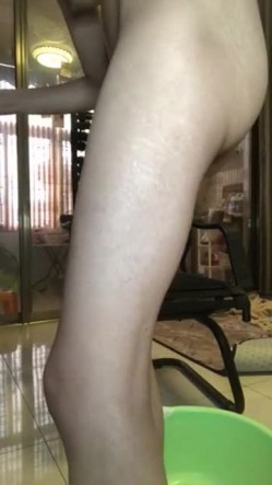 《字母圈顶级大神 ️极限调教阴环骚母狗》震撼全网露脸反差婊体验各种虐阴虐肛，玩法花样多，吃屎喝尿啪啪生殖器各种操作 截图16