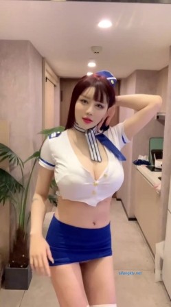 价值万元巨乳天花板极品尤物女神【白兔伊】定制究极版第二弹~花式紫薇高潮喷水虎牙风裸舞全程高潮脸 截图11