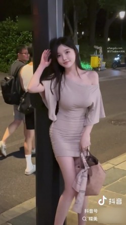 【年度重磅~超人气网红美糯子米妮大萌萌】超大尺度，抖音被扒出来了，反差真大，女神原来这么浪 截图15