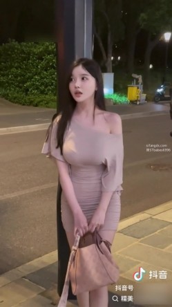 【年度重磅~超人气网红美糯子米妮大萌萌】超大尺度，抖音被扒出来了，反差真大，女神原来这么浪 截图16