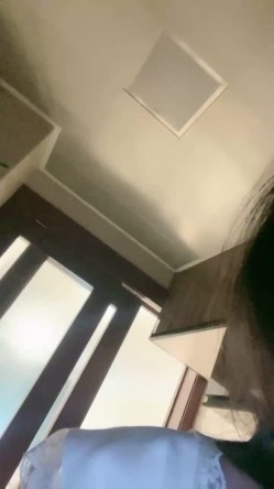 人气非常高【极品主播】神仙颜值人气小仙女 -茶酱-，有点混血儿感觉，三点全裸，揉奶，掰开逼穴，有点痒，可约哦！ 截图3