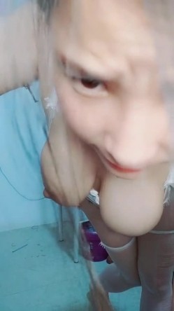 哺乳期孕妇奶妈~全裸特写，乳汁从大胸里慢慢溢出，太刺激了 截图13