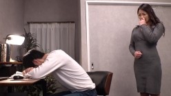 ROE-060 性に目覚めた夫の連れ子を優しく激しく射精管理する義母の性教育 一色桃子 截图2
