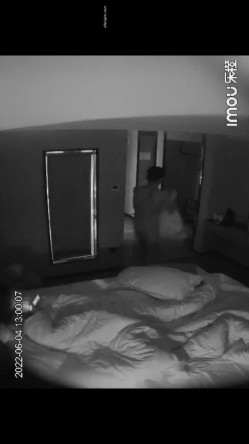 酒店监控 极品少妇跟情夫带着孩子跟情夫偷情一进房 截图8