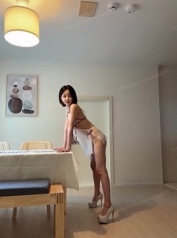 超颜值极品 明星颜值反差女神〖sunwall〗小骚货穿着情趣装勾引，在厨房暴力爆操小骚货，魔鬼身材顶级反差 截图14