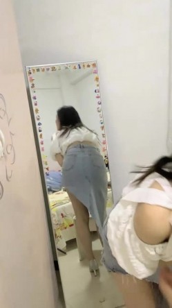 最喜欢的一个美少女，【兰哥】校花女神~!大长美腿~特写骚穴~柔逼自慰~爽到不行~强烈推荐 截图1