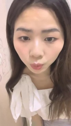 最喜欢的一个美少女，【兰哥】校花女神~!大长美腿~特写骚穴~柔逼自慰~爽到不行~强烈推荐 截图2