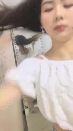 最喜欢的一个美少女，【兰哥】校花女神~!大长美腿~特写骚穴~柔逼自慰~爽到不行~强烈推荐 截图3