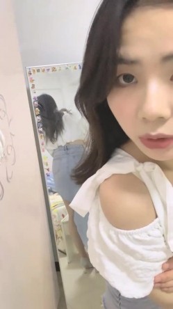 最喜欢的一个美少女，【兰哥】校花女神~!大长美腿~特写骚穴~柔逼自慰~爽到不行~强烈推荐 截图4