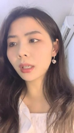 最喜欢的一个美少女，【兰哥】校花女神~!大长美腿~特写骚穴~柔逼自慰~爽到不行~强烈推荐 截图8