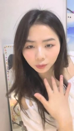 最喜欢的一个美少女，【兰哥】校花女神~!大长美腿~特写骚穴~柔逼自慰~爽到不行~强烈推荐 截图10