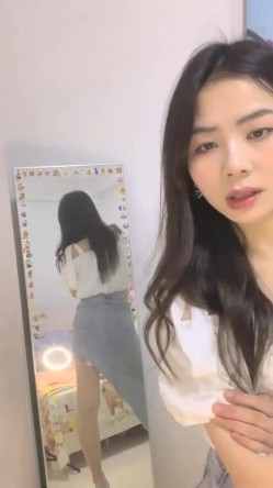 最喜欢的一个美少女，【兰哥】校花女神~!大长美腿~特写骚穴~柔逼自慰~爽到不行~强烈推荐 截图12