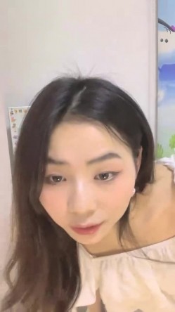 最喜欢的一个美少女，【兰哥】校花女神~!大长美腿~特写骚穴~柔逼自慰~爽到不行~强烈推荐 截图13