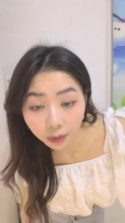 最喜欢的一个美少女，【兰哥】校花女神~!大长美腿~特写骚穴~柔逼自慰~爽到不行~强烈推荐 截图14