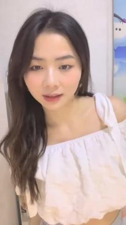 最喜欢的一个美少女，【兰哥】校花女神~!大长美腿~特写骚穴~柔逼自慰~爽到不行~强烈推荐 截图15