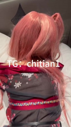 可盐可甜COS抽像福利姬【池甜chitian1】露脸性爱视图，自慰喷水上吊，各种母狗行为 截图1