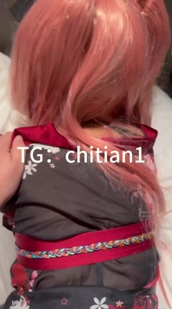 可盐可甜COS抽像福利姬【池甜chitian1】露脸性爱视图，自慰喷水上吊，各种母狗行为 截图13