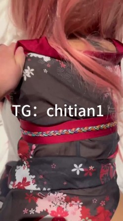 可盐可甜COS抽像福利姬【池甜chitian1】露脸性爱视图，自慰喷水上吊，各种母狗行为 截图15